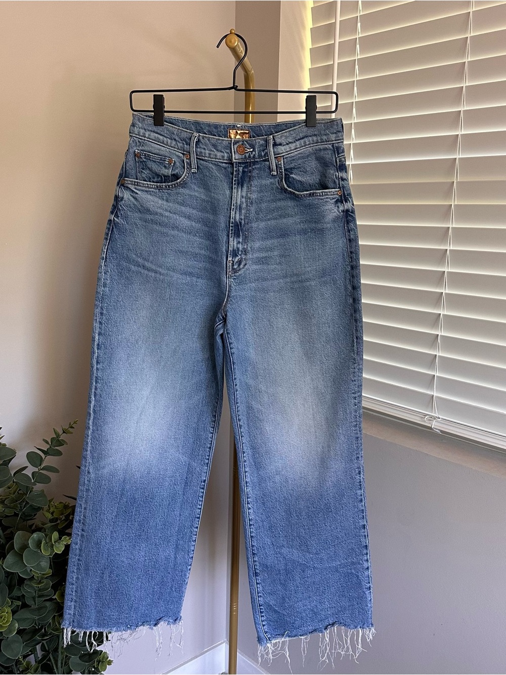 MOTHER Jeans The Maven Ankle Fray 29